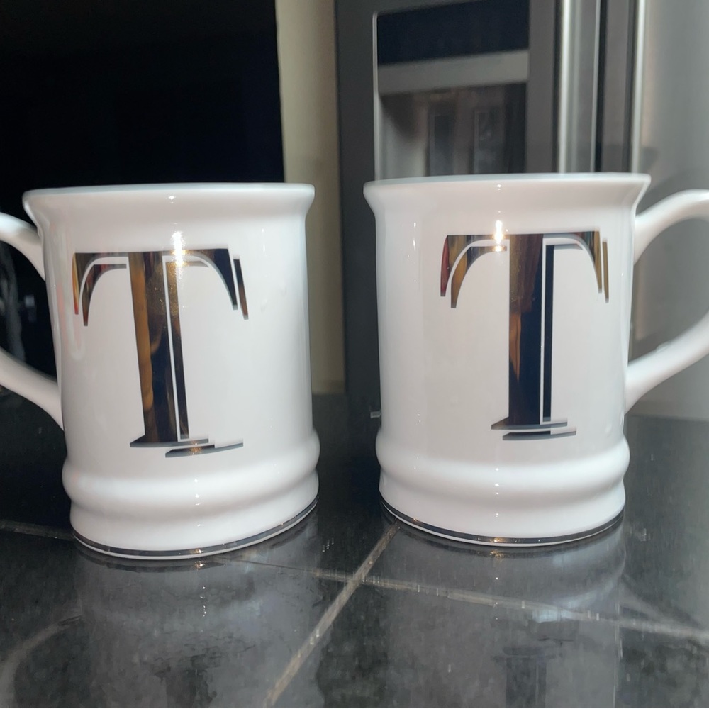 White mugs with gold